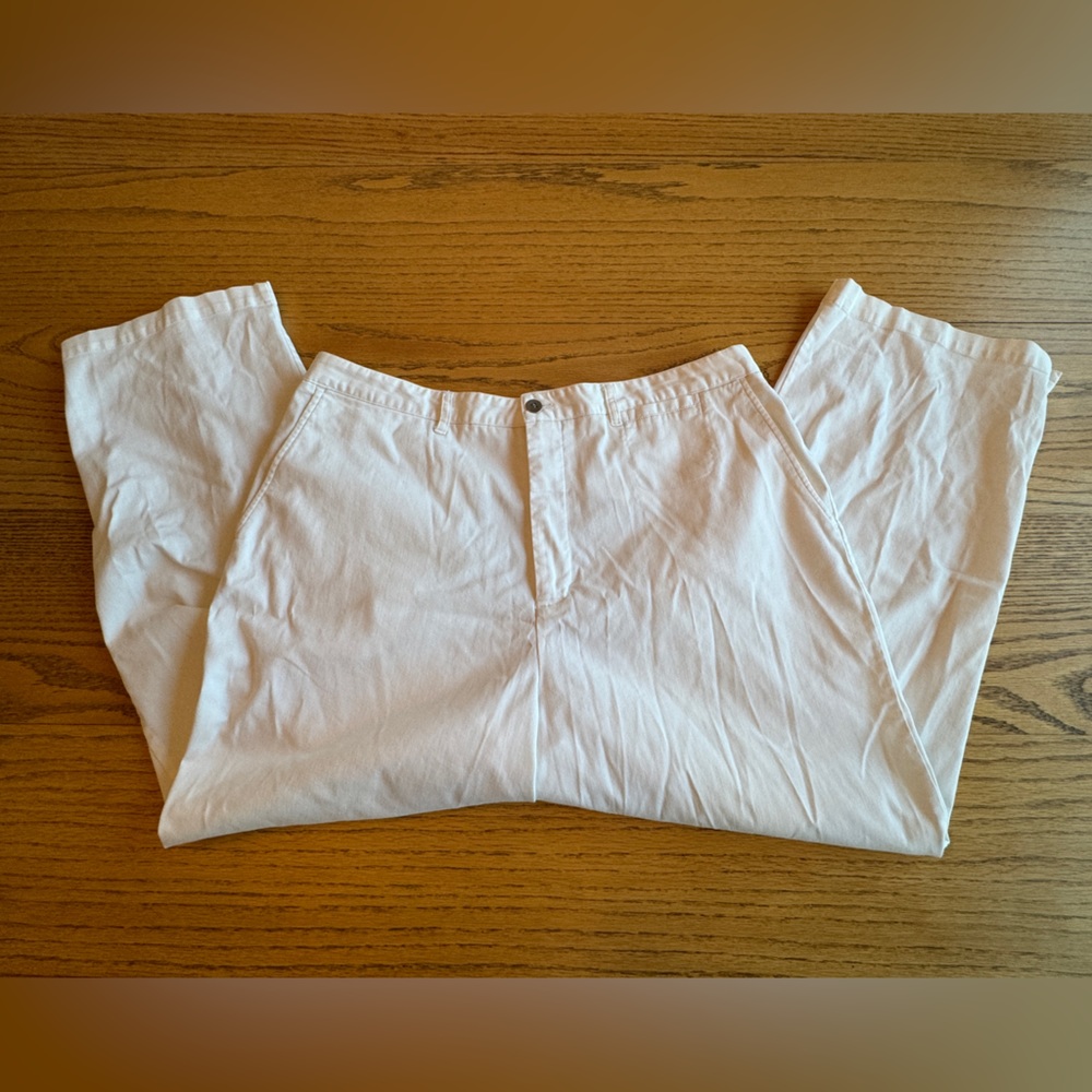 Chico’s Design Women’s Size 3‎ White Capri Pants Lightweight Cotton Blend